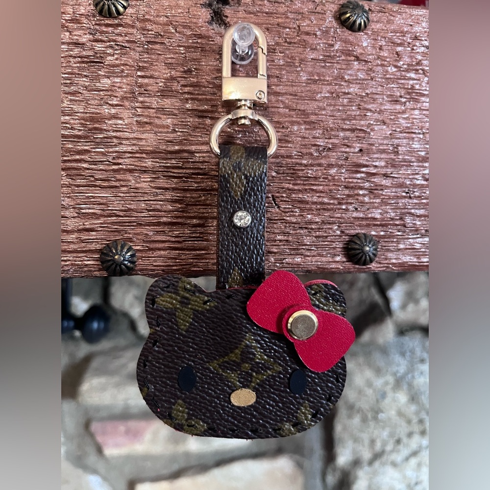 🤎❤️Custom Vintage Monogram kitty bag charm❤️🤎UPCYCLED
